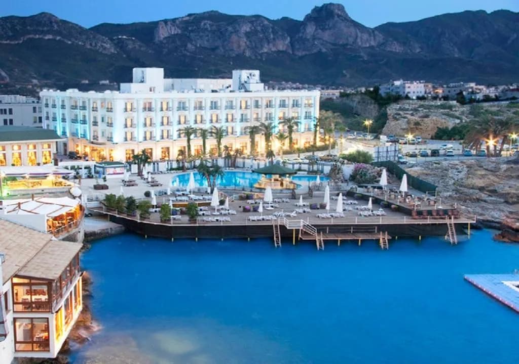 Rocks Hotel